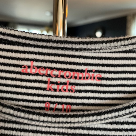 Abercrombie tee and sweatshirt duo! 😜 - Picture 7 of 9